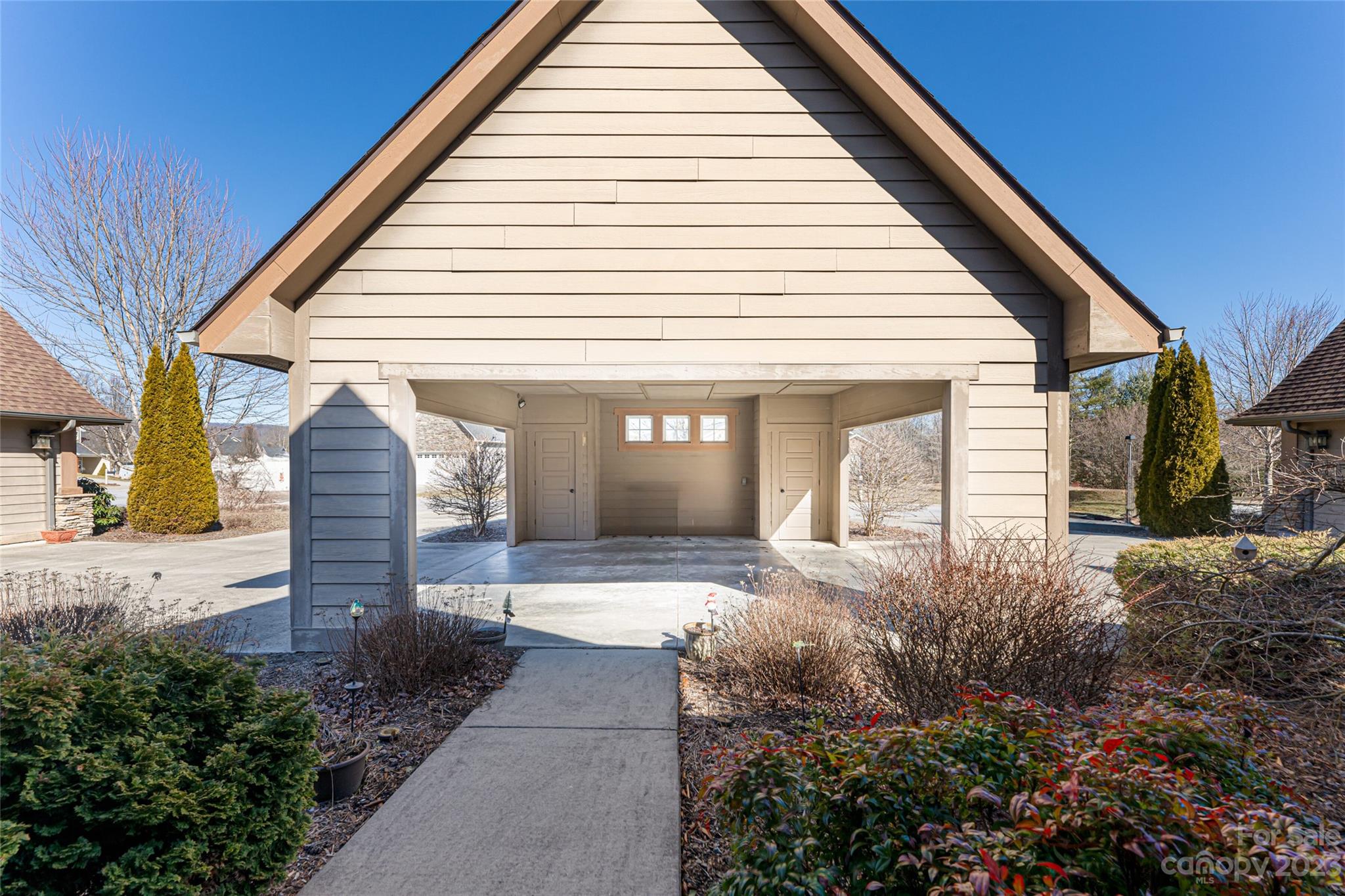 Wolf Chase - Residential