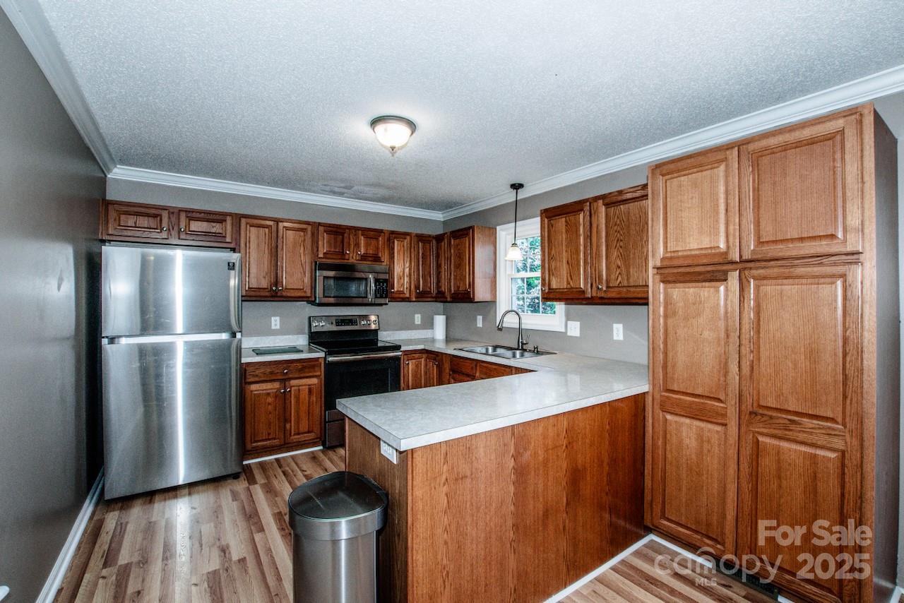 Brook Glen - Residential