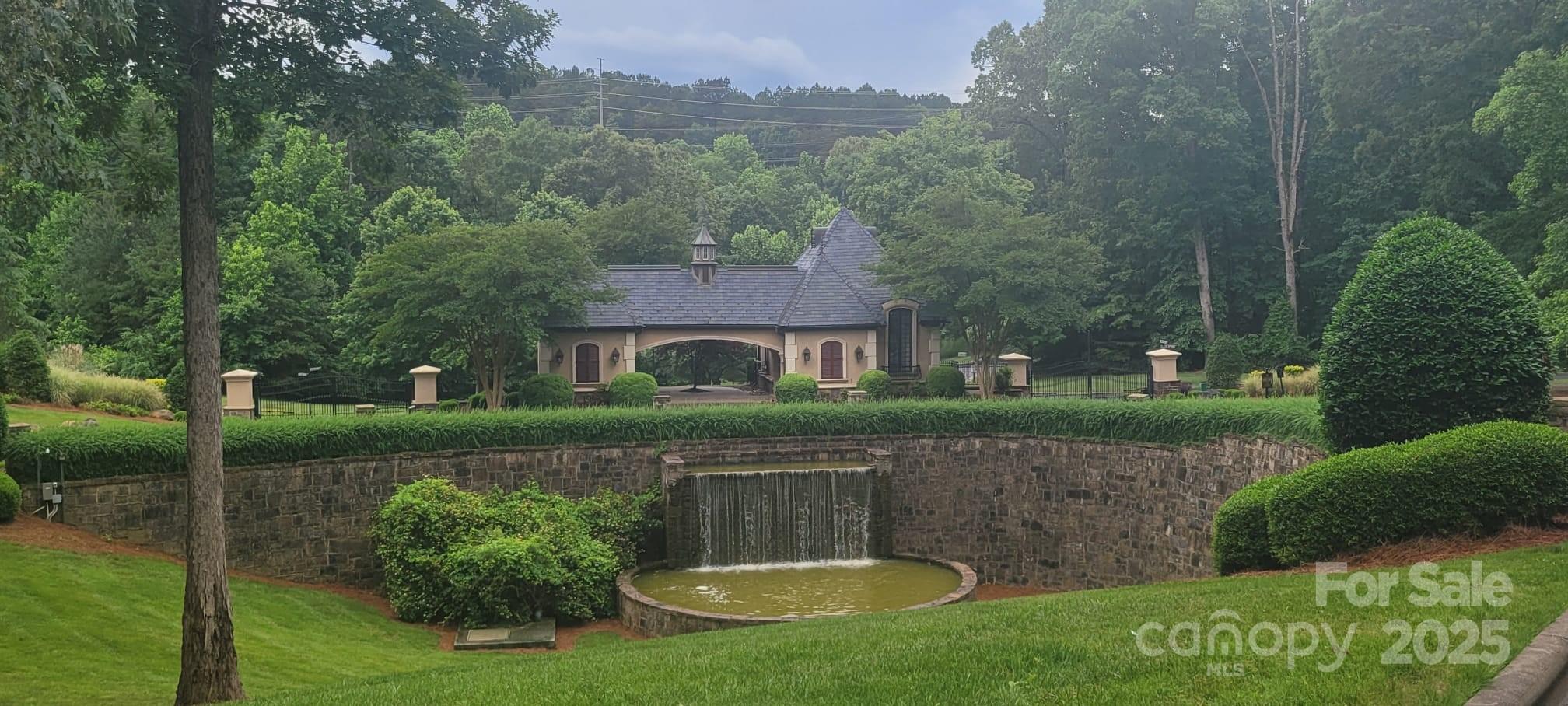 4000 Beechwood Spring Lane