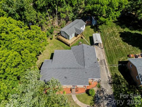 Photo of 3326 Dunaire Drive, Charlotte, NC 28205 (MLS # 4384451)