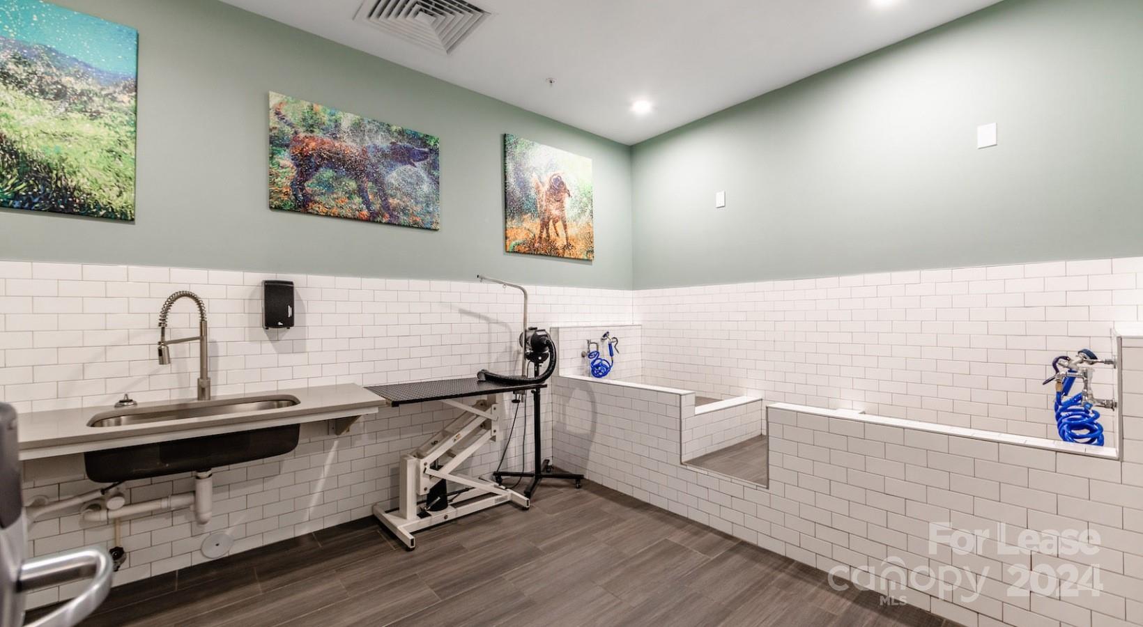 Charlotte, North Carolina 28202, United States, 2 Bedrooms Bedrooms, ,2 BathroomsBathrooms,Residential,Active,58714