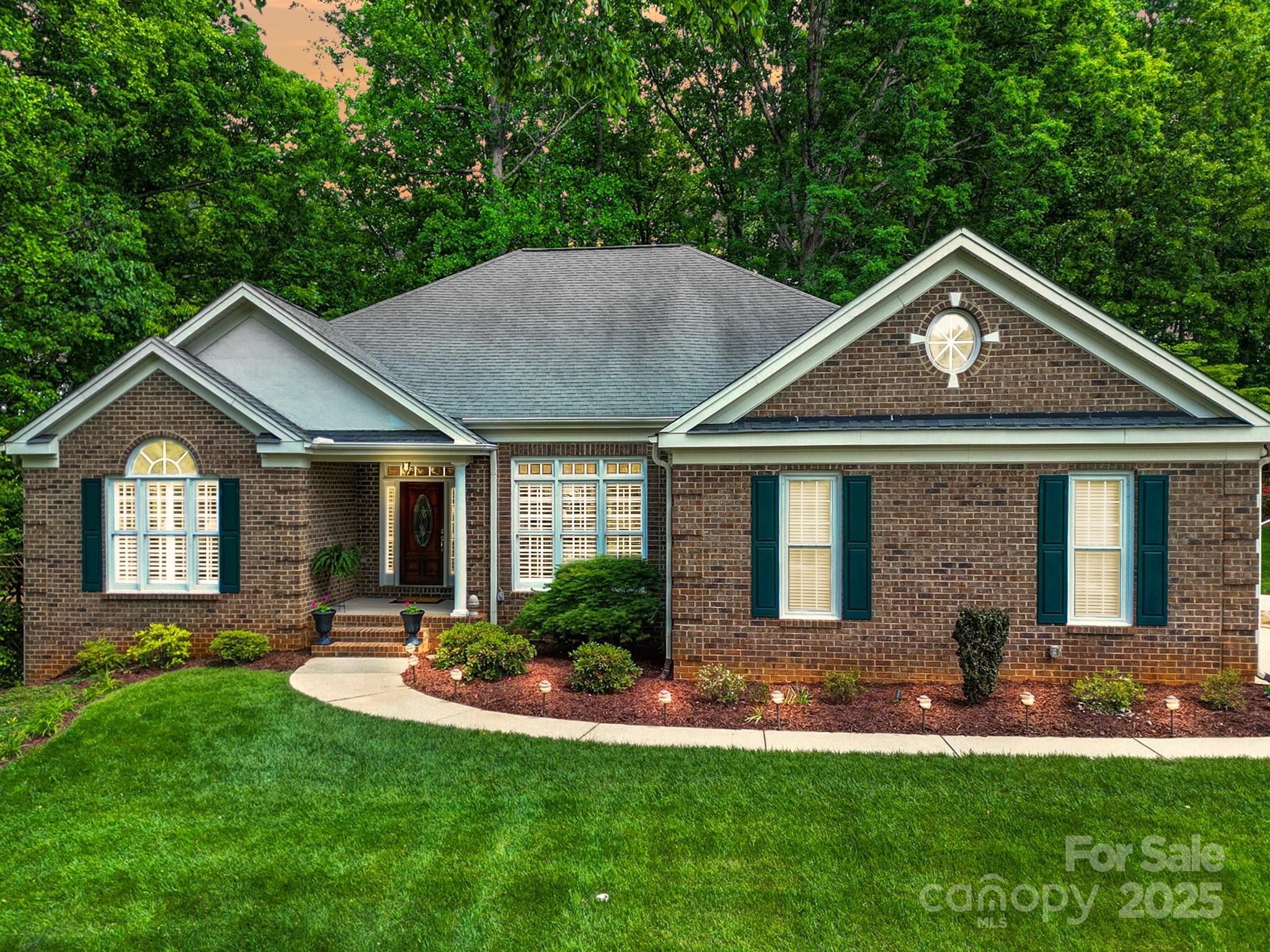 160 Fernbrook Drive