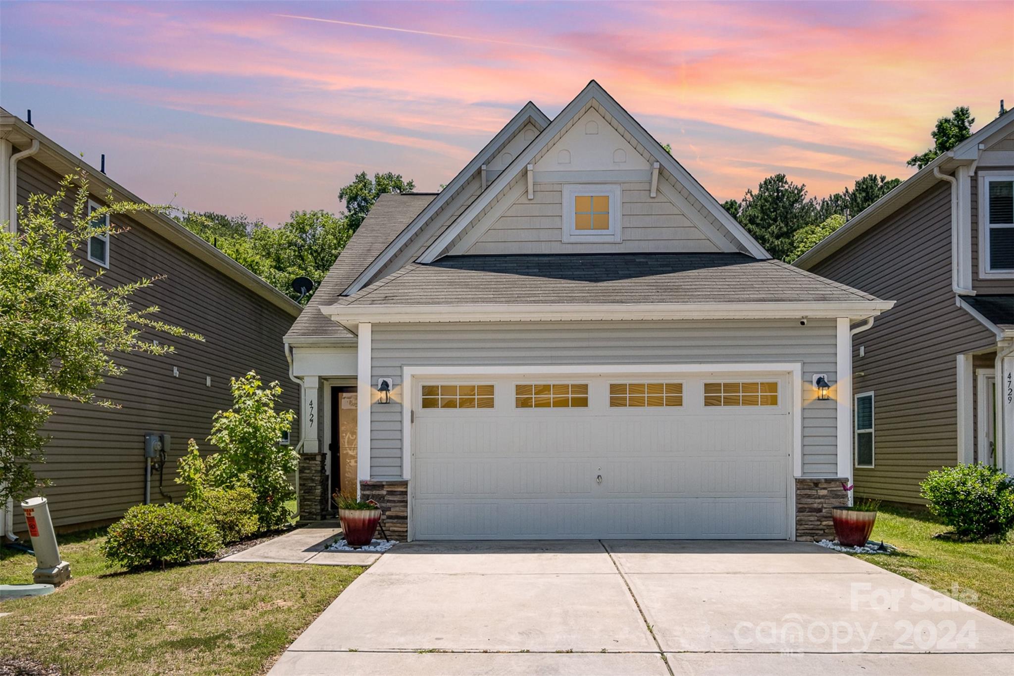 Newport Lakes - Residential