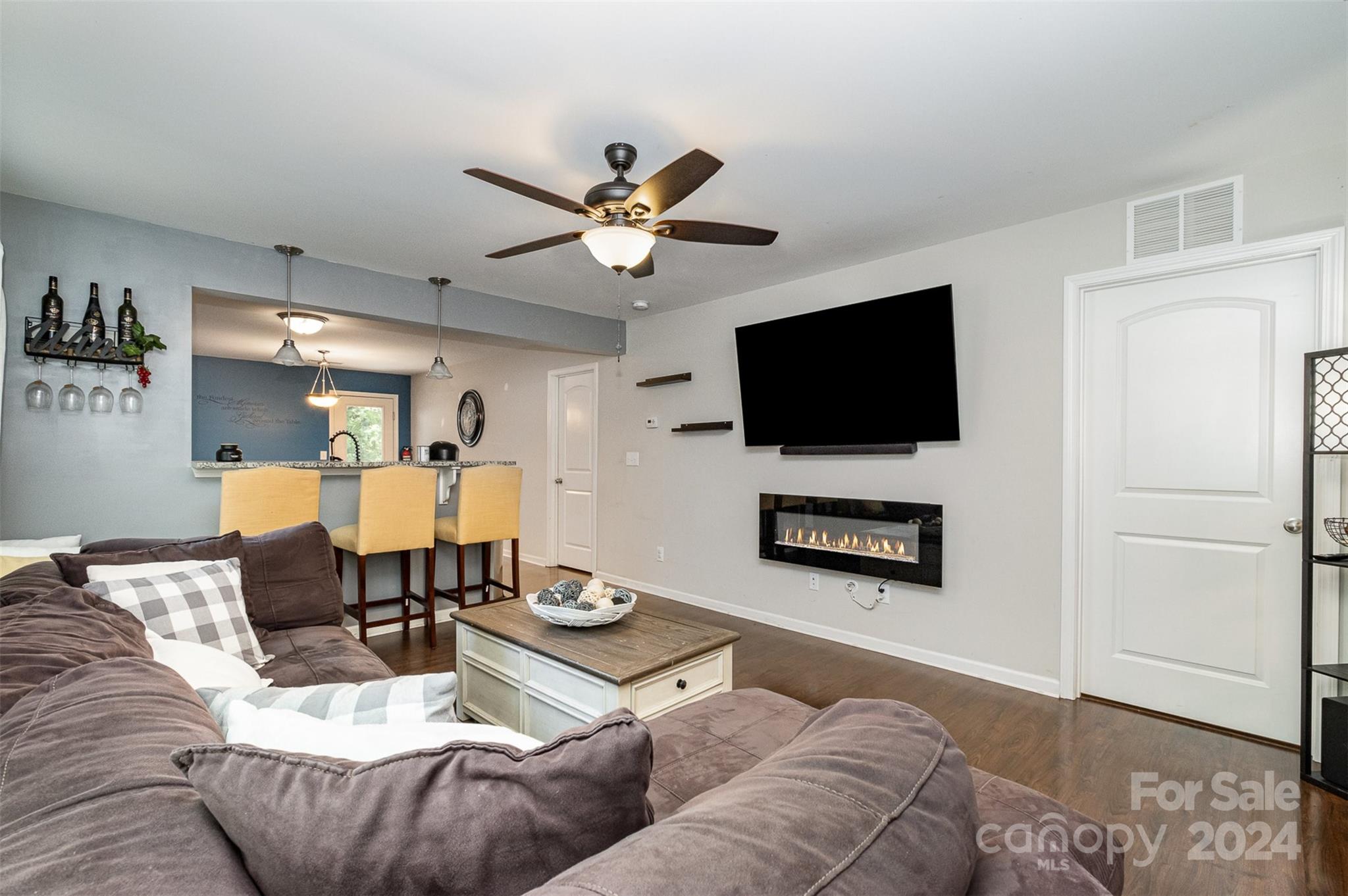 Newport Lakes - Residential