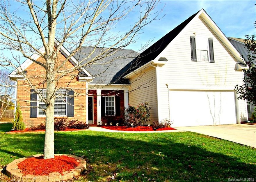 This 3 bedroom, 2 bath ranch home is move-in ready! Large bonus room over garage can also serve as a 4th bedroom. Impressive formal dining room with crown molding and columns. Kitchen with adjoining breakfast area. Living room featuring cozy fireplace. Beautiful master bedroom with tray ceilings. En suite bath containing separate garden tub/shower, dual vanities, and spacious walk-in closet. Great location in desirable Union County!