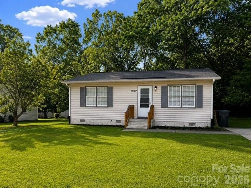 Welcome Home
 
Looking for an awesome starter home for a first time home buyer, anyone downsizing or an investor looking to add to their portfolio, this is a great opportunity! This house was updated in 2024 with new flooring throughout, new kitchen cabinets, countertops, backsplash and new appliances. The bathroom received a new vanity, new toilet, and full tub/shower with tile surround also in 2024.  All new lighting throughout the inside and outside! Do not miss this hidden Gem.