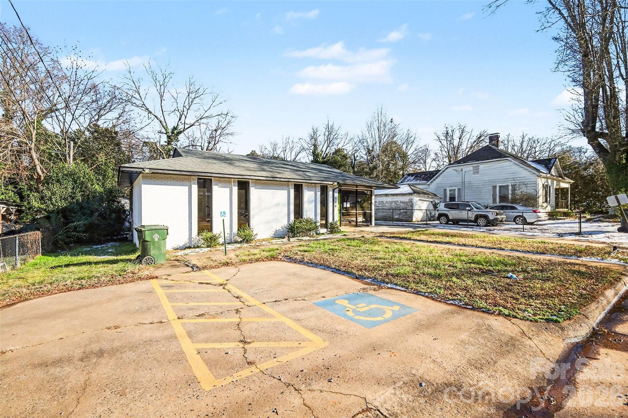 104 N Dilling Street