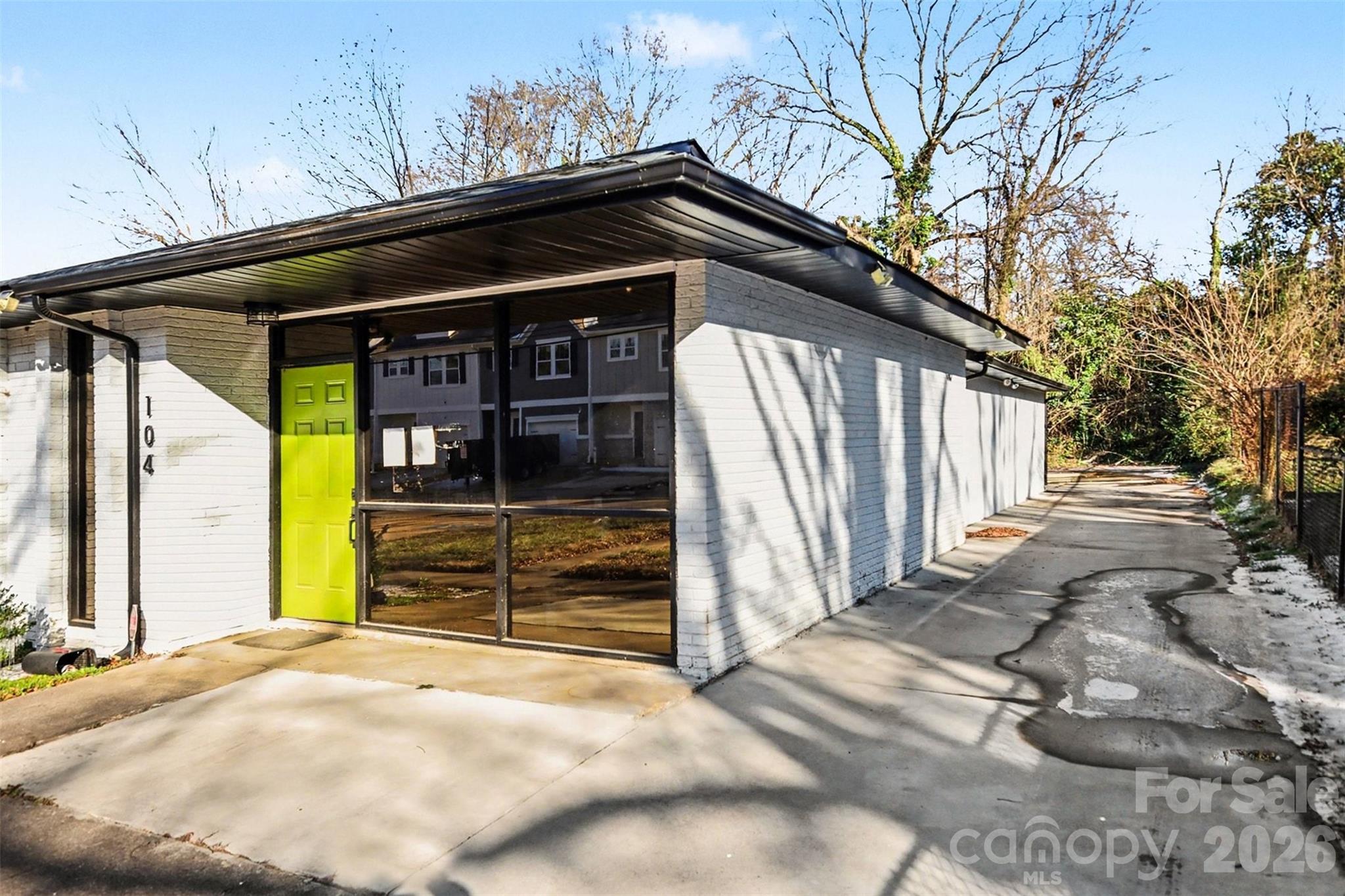 104 N Dilling Street