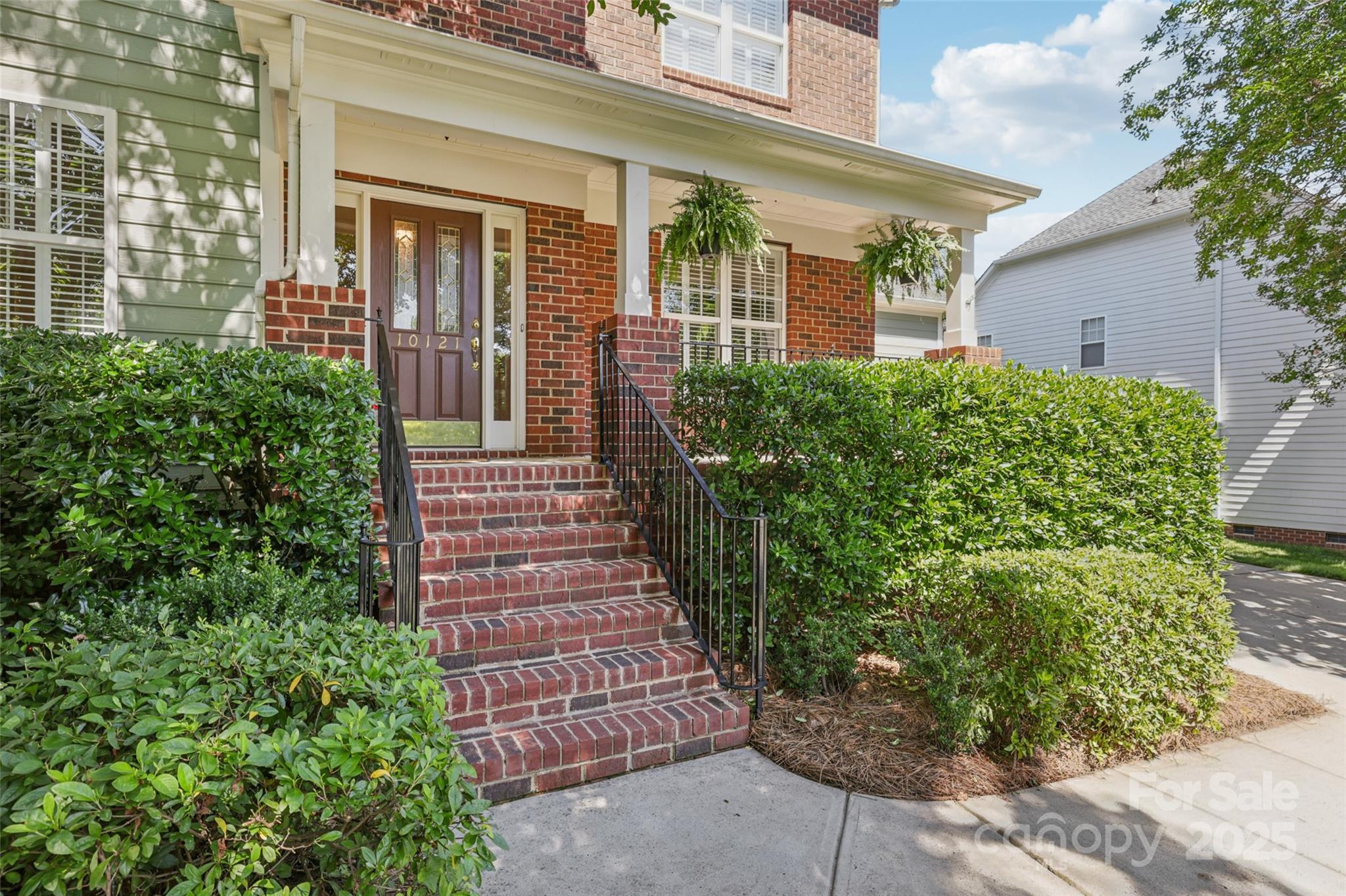 10121 Edgecliff Road