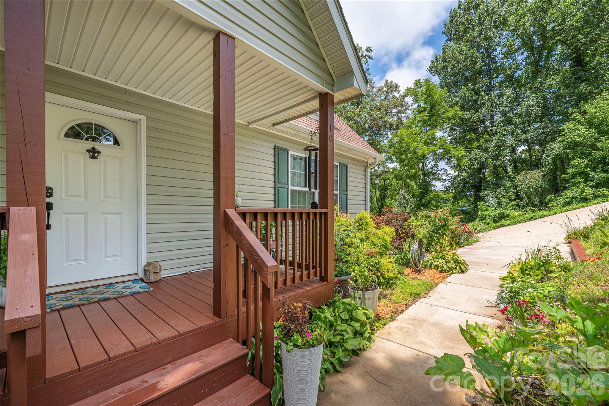 10 E Rolling Acres Drive