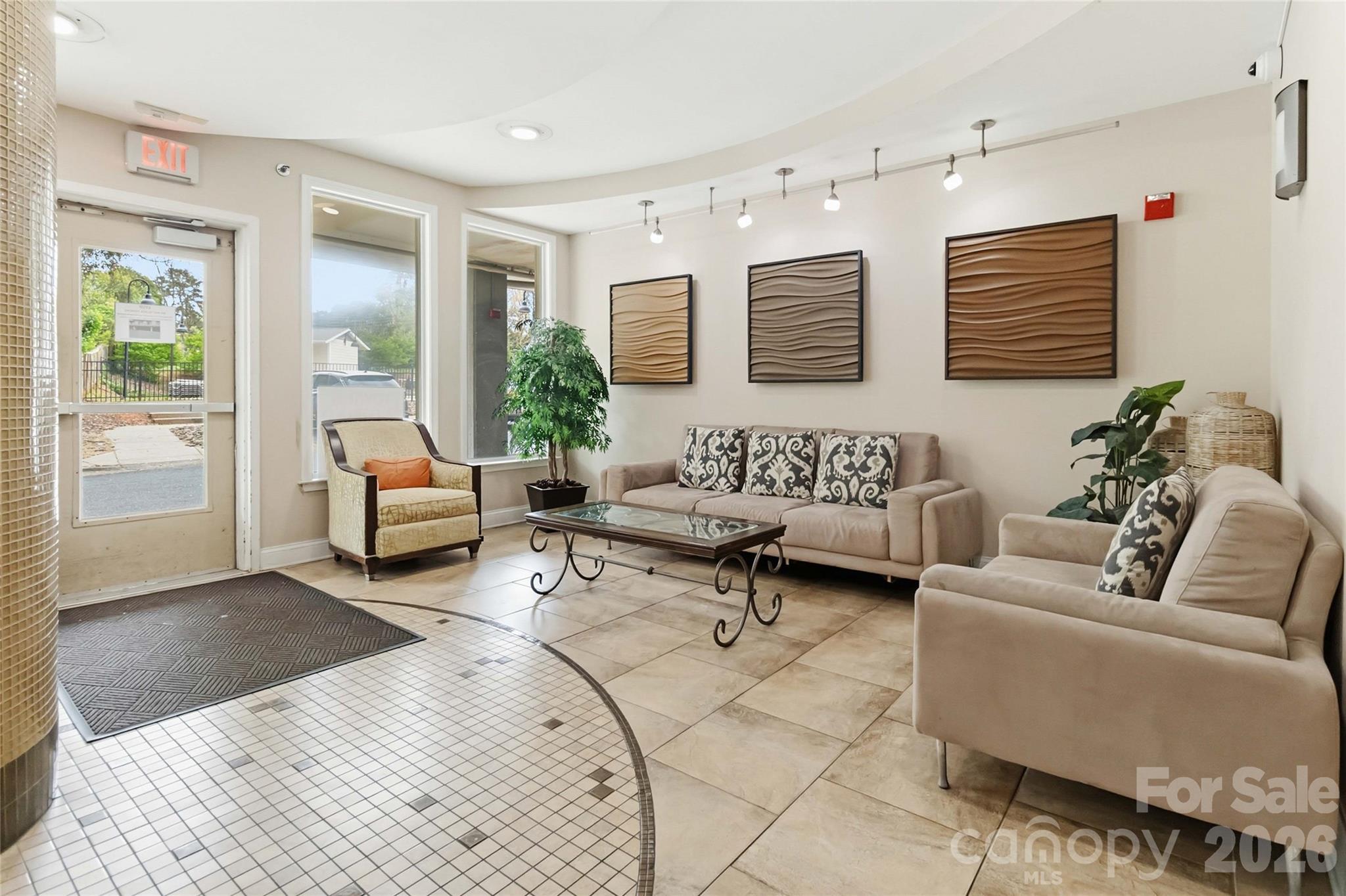 1000 E Woodlawn Road 314