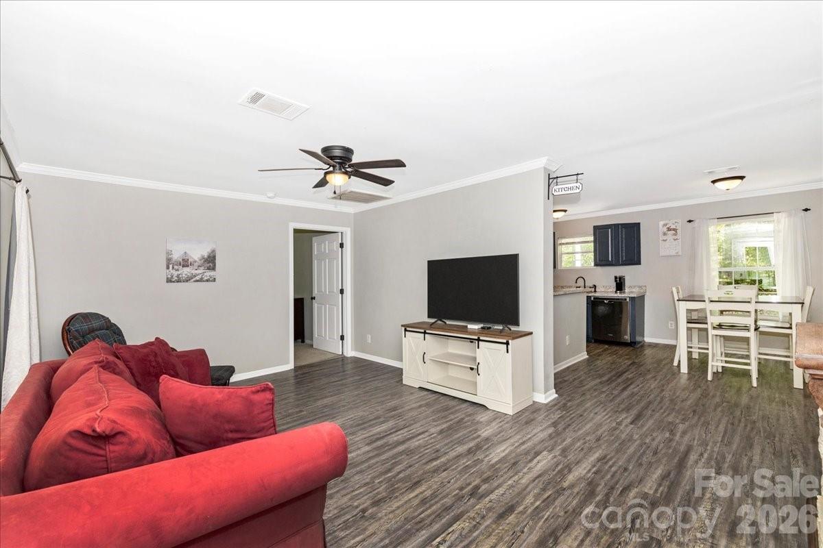 3218 Broadhurst Lane