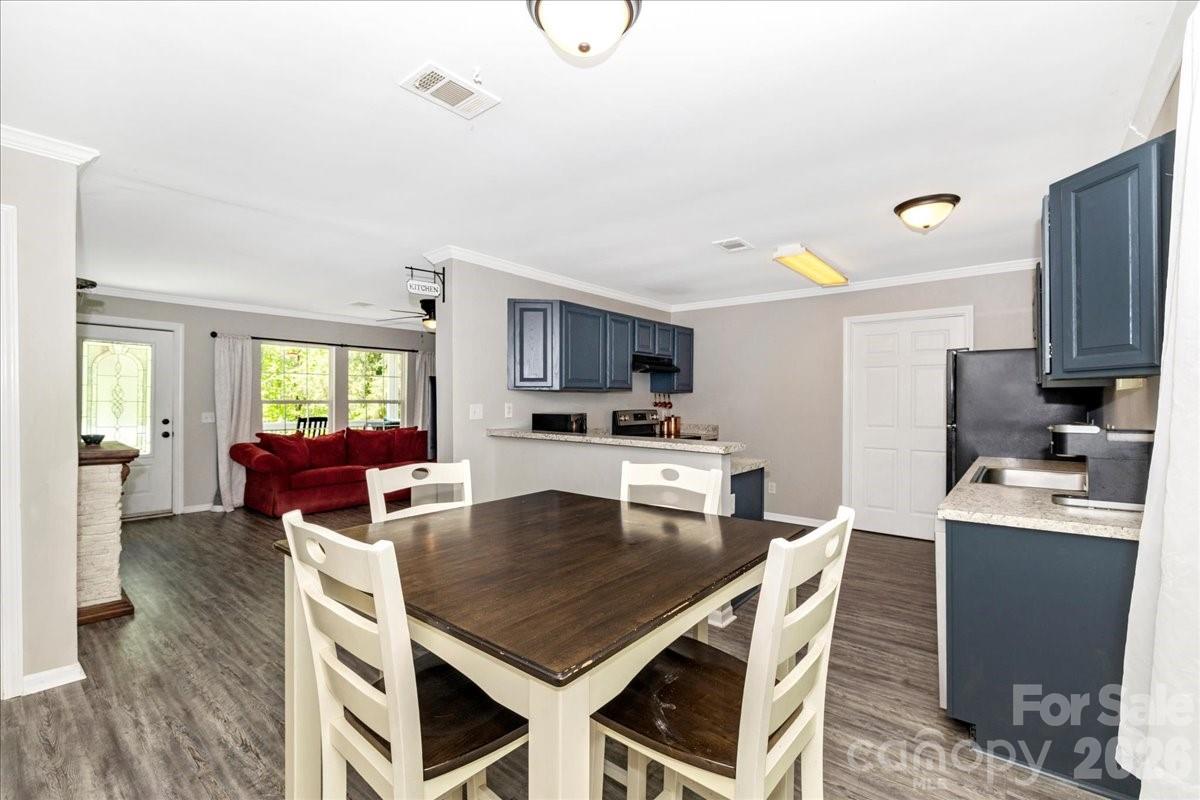 3218 Broadhurst Lane