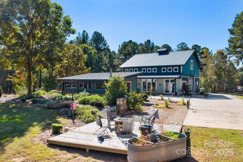 Photo of 142 Riverside Drive, Rutherfordton, NC 28139 (MLS # 4314452)