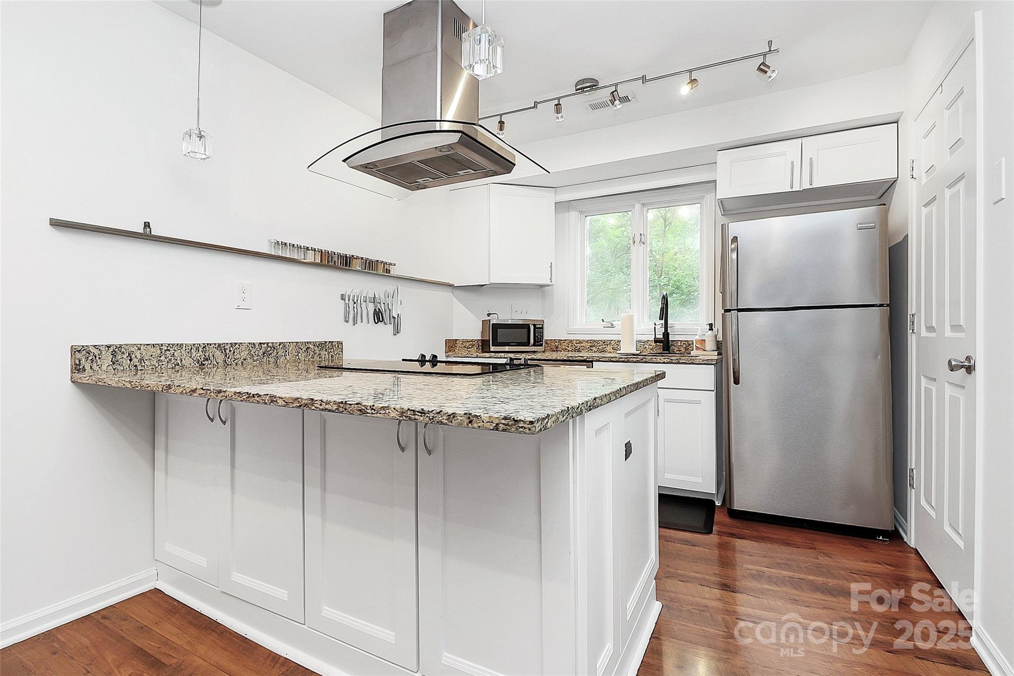433 W 8th Street 66