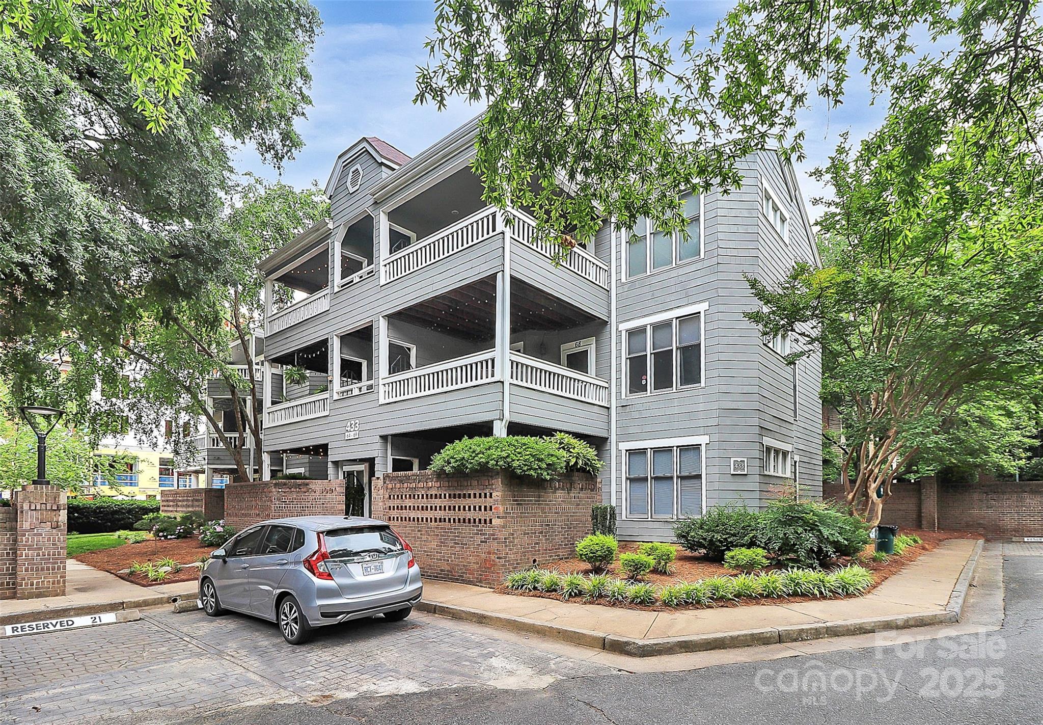 433 W 8th Street 66