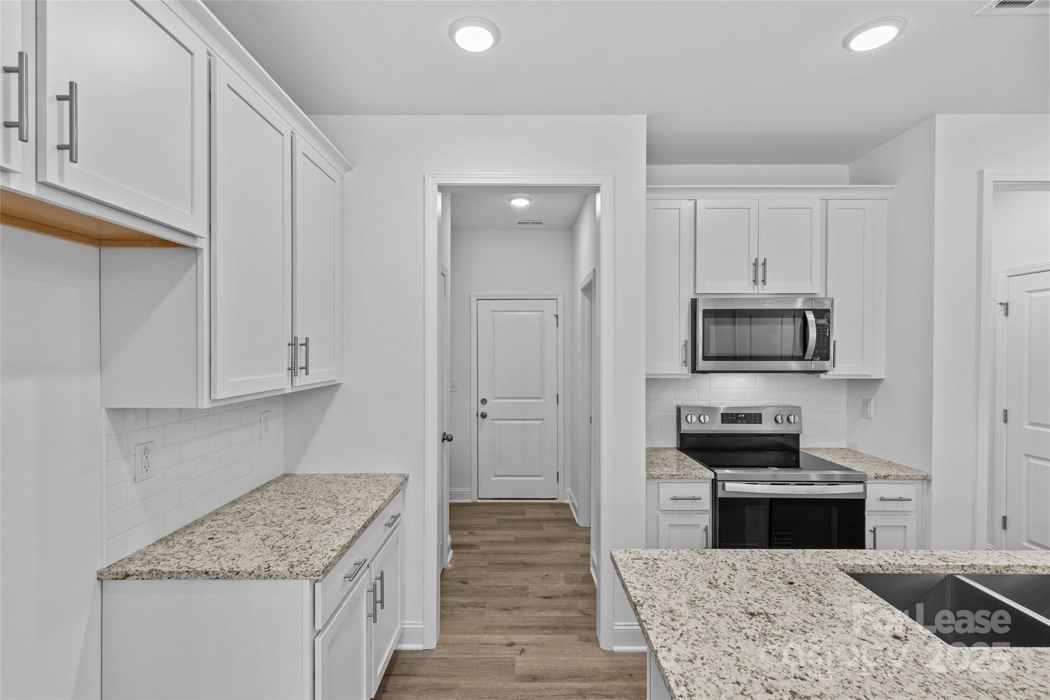 Matthews, North Carolina 28105, United States, 3 Bedrooms Bedrooms, ,3 BathroomsBathrooms,Residential,Active,184640