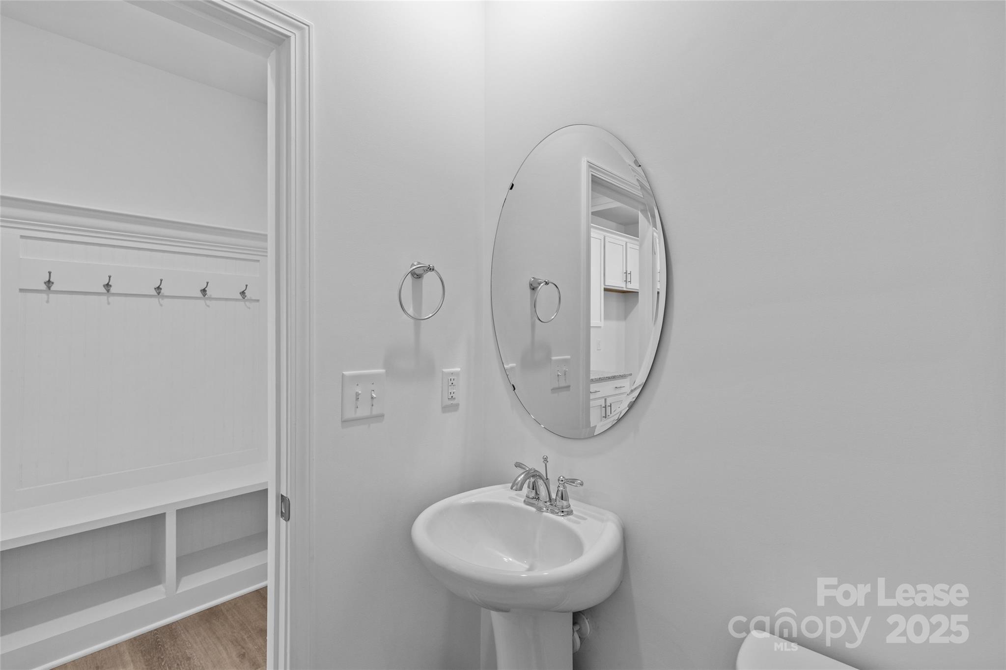 Matthews, North Carolina 28105, United States, 3 Bedrooms Bedrooms, ,3 BathroomsBathrooms,Residential,Active,184640