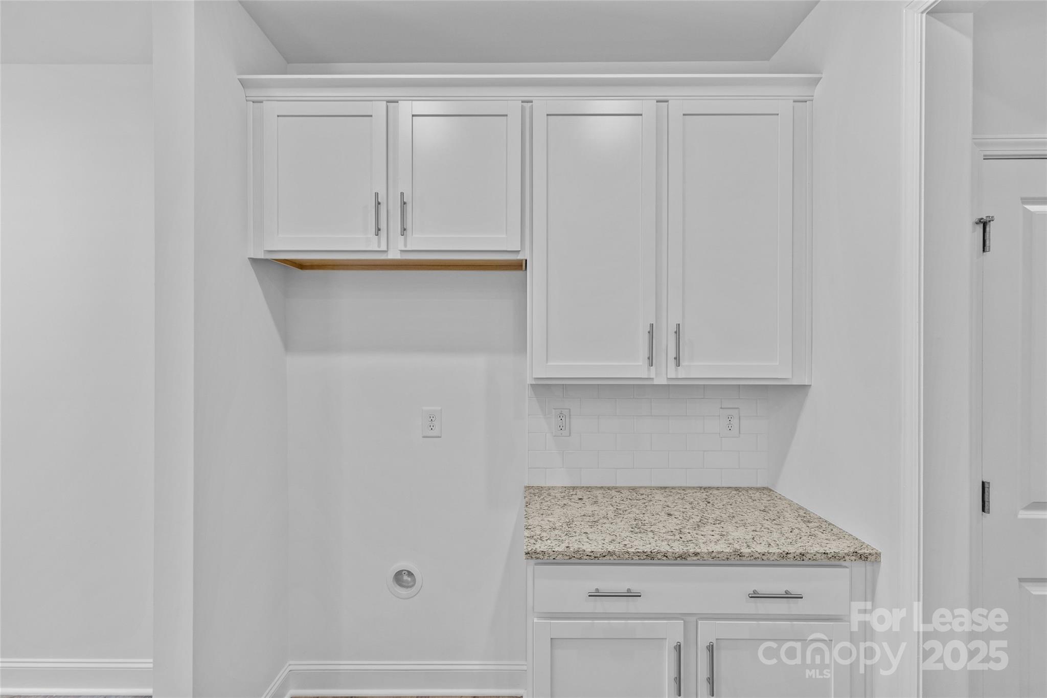 Matthews, North Carolina 28105, United States, 3 Bedrooms Bedrooms, ,3 BathroomsBathrooms,Residential,Active,184640