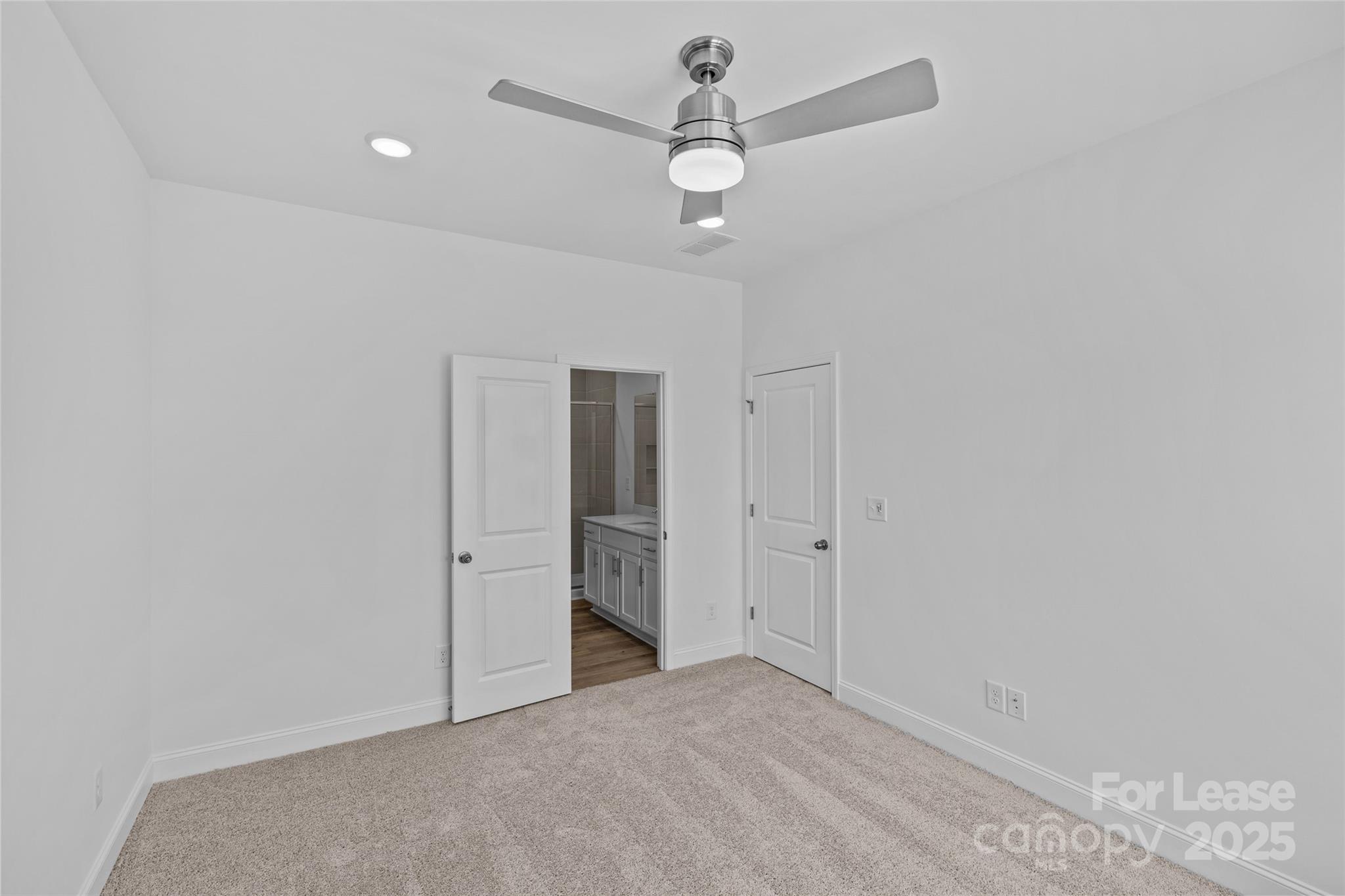 Matthews, North Carolina 28105, United States, 3 Bedrooms Bedrooms, ,3 BathroomsBathrooms,Residential,Active,184640