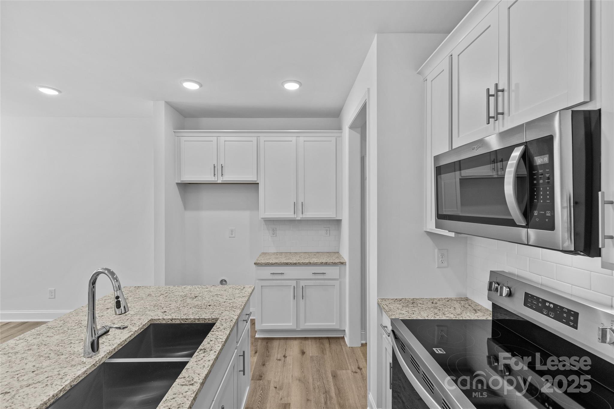 Matthews, North Carolina 28105, United States, 3 Bedrooms Bedrooms, ,3 BathroomsBathrooms,Residential,Active,184640