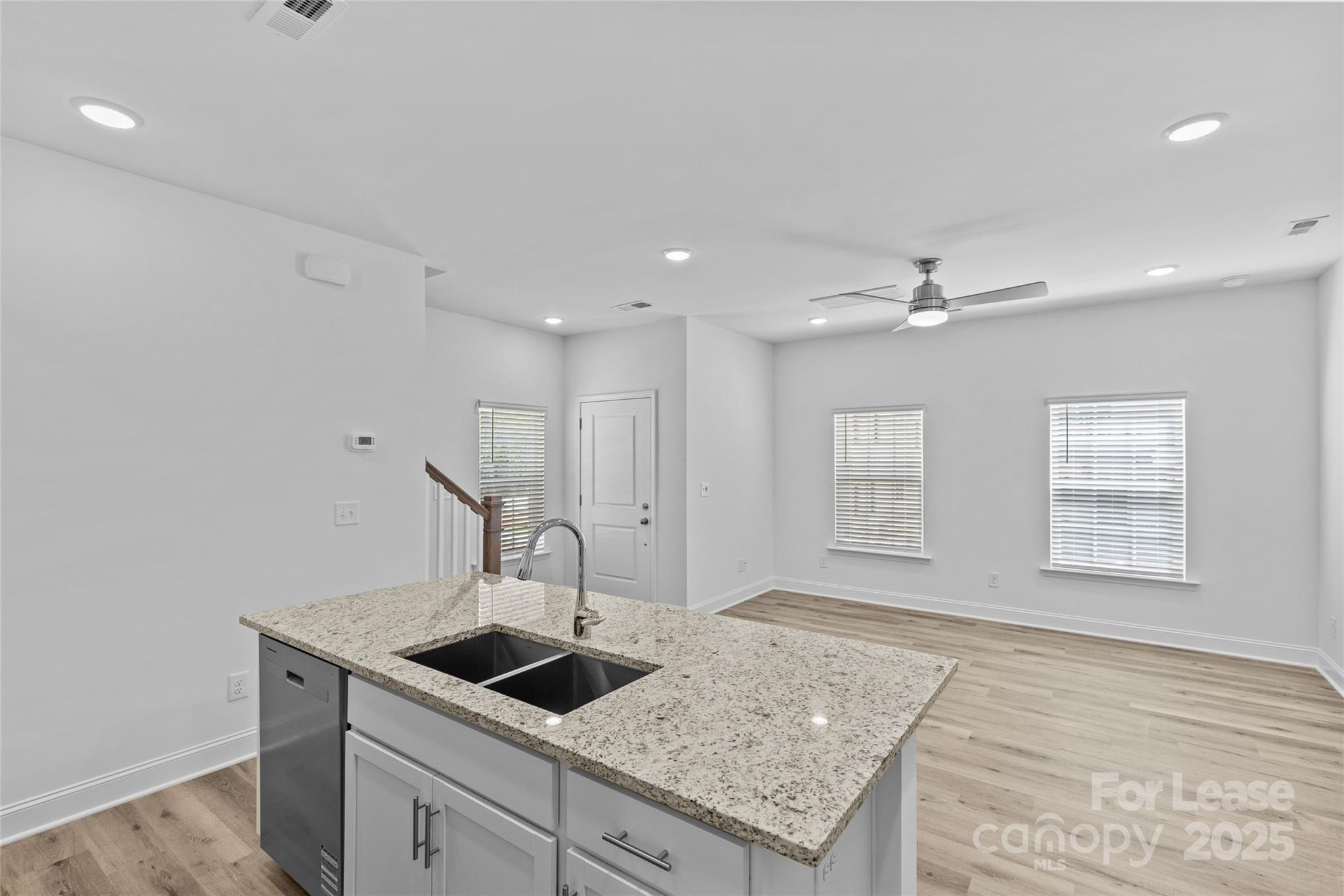 Matthews, North Carolina 28105, United States, 3 Bedrooms Bedrooms, ,3 BathroomsBathrooms,Residential,Active,184640