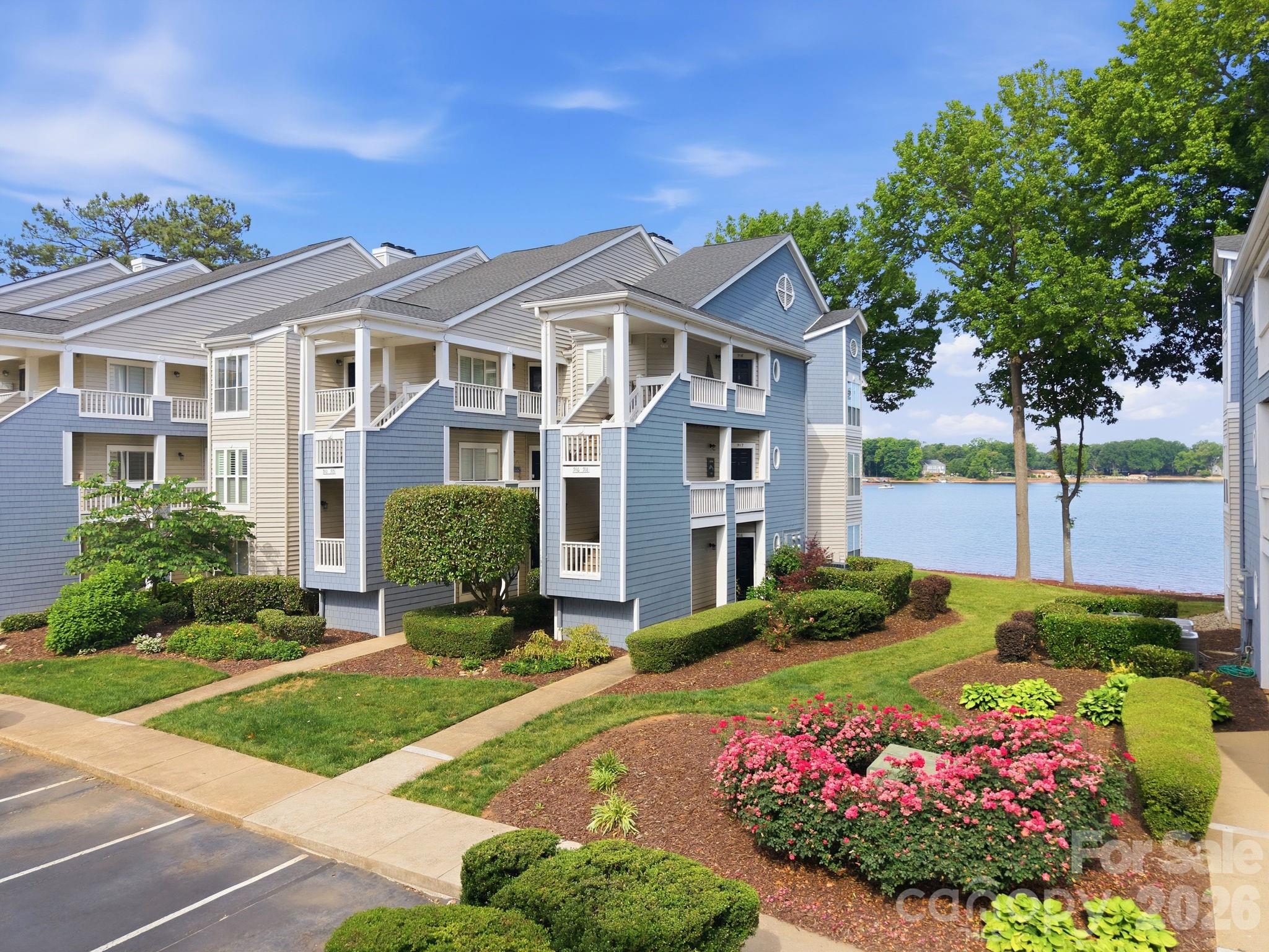 913 Southwest Drive