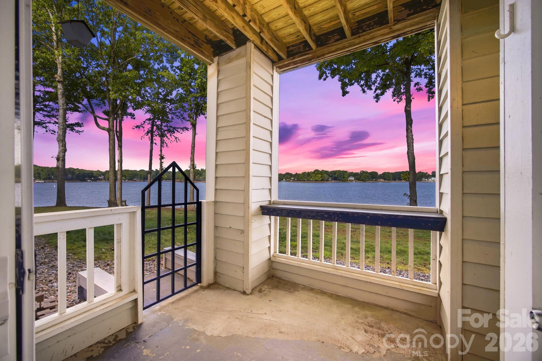 913 Southwest Drive