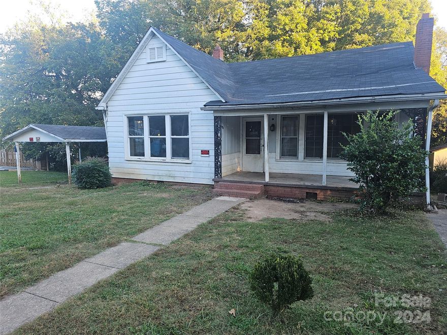 Investors/Handyman Special! Great find for those looking for a property to add your personal touch. Located close to the busline, Veterans Administration Hospital, Novant Health and Historic Downtown Salisbury. Offering 2 full baths, 3 bedrooms and fenced backyard. This property is a diamond in the rough. Don't hesitate to take a look!