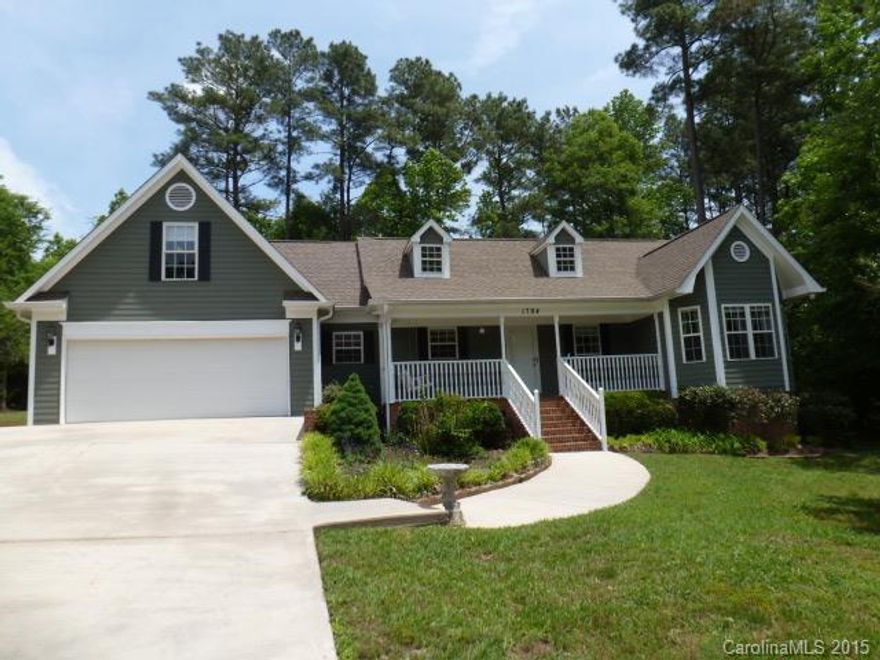 Beautiful home with open flr plan, great for entertaining, kitchen is newly remodeled with quartz countertops, ceramic tile backsplash and flooring, stainless appliances Lg MBR w/walk-in closet, MBA w/whirlpool tub, Lg sun room, screened porch, private yard. This home a must see!