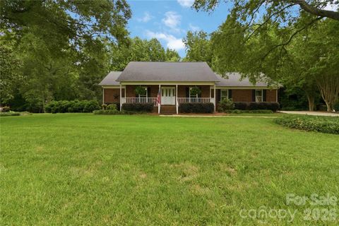 Photo of 3285 Horse Shoe Trail, Fort Mill, SC 29708 (MLS # 4389097)