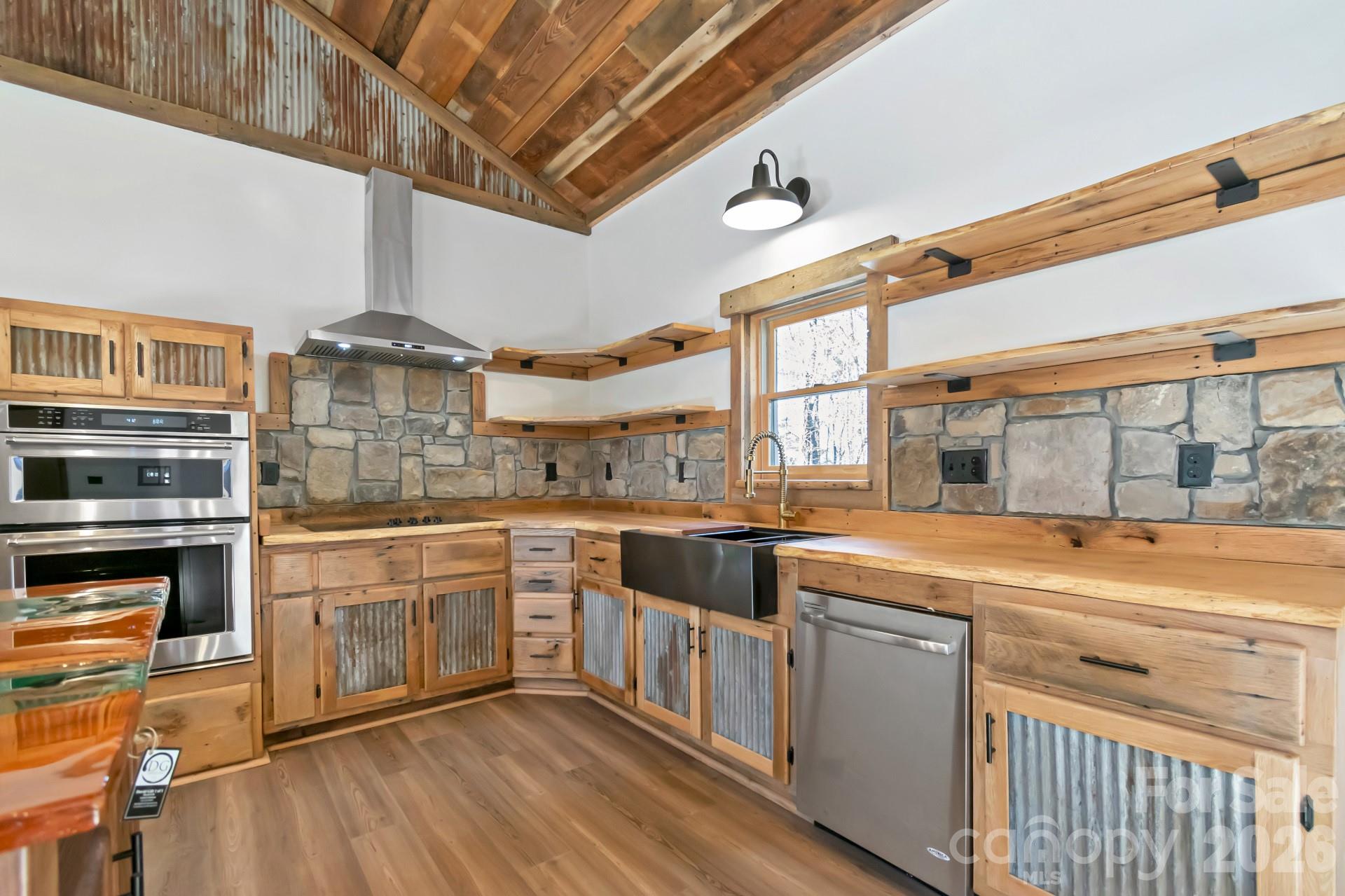 486 Hunter-Lysik Way