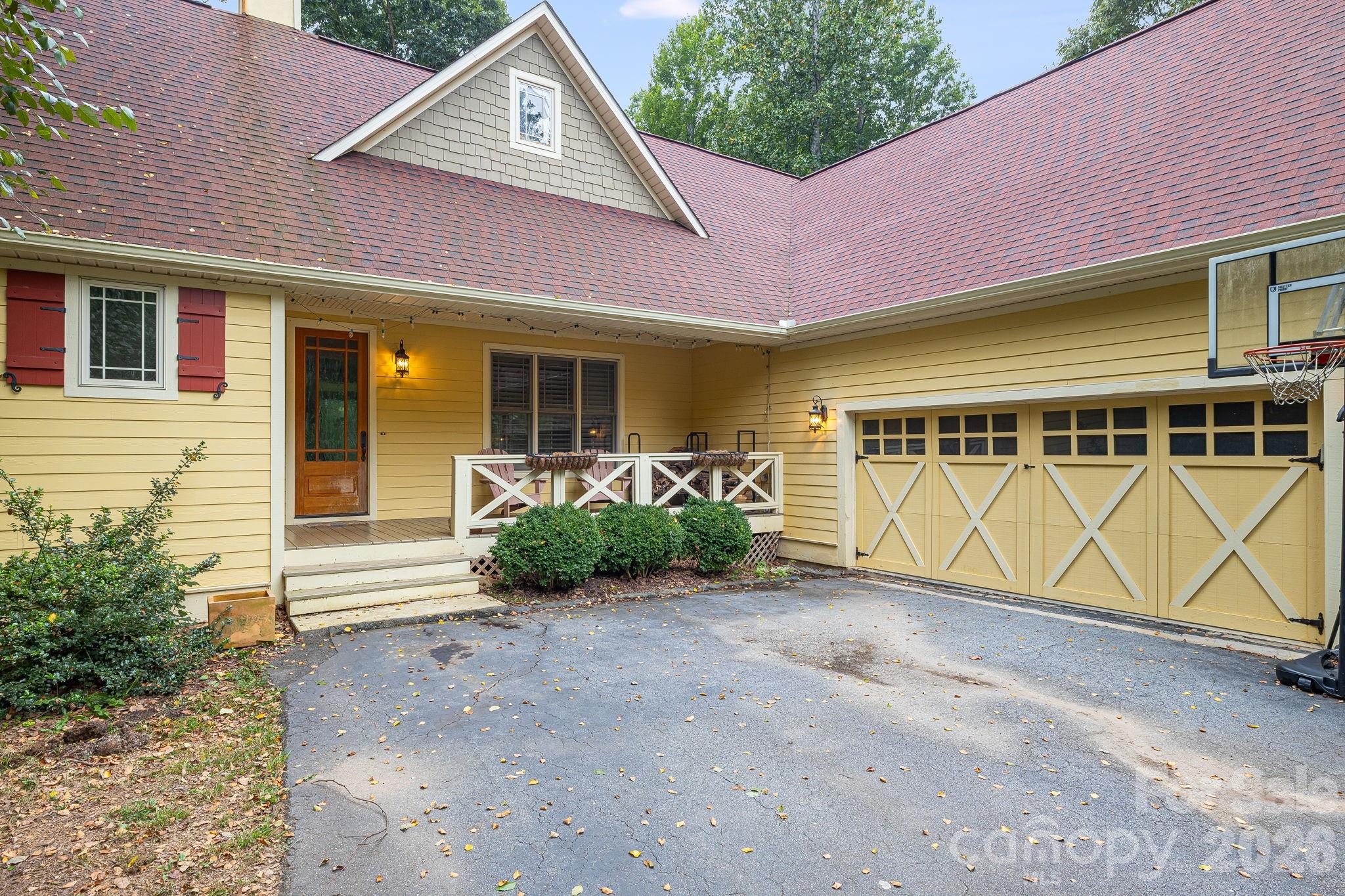 312 E Forest Place