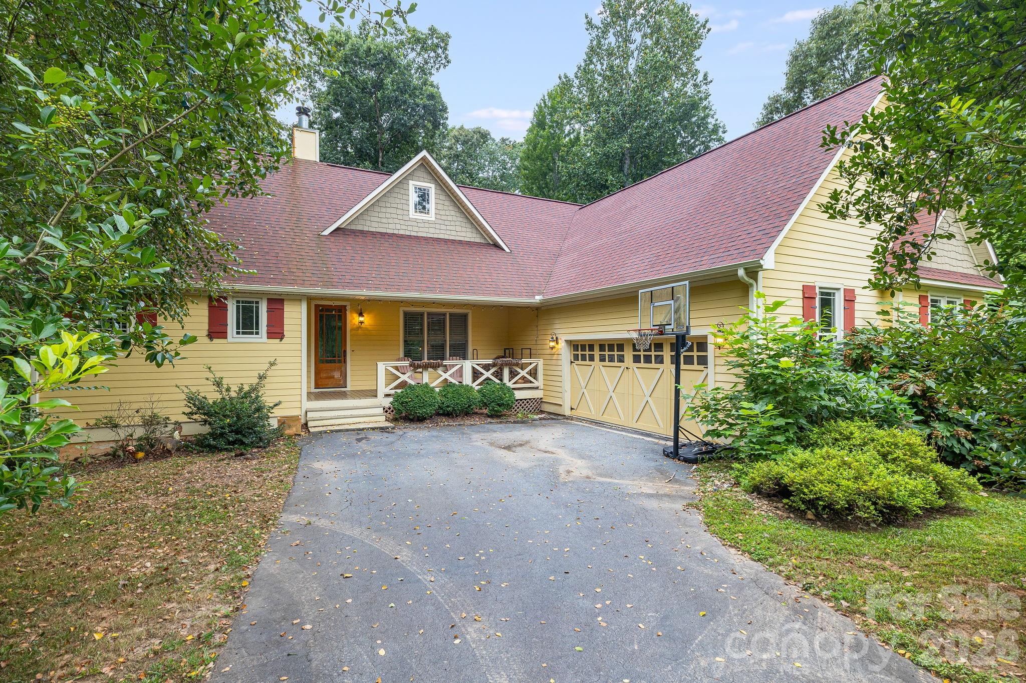 312 E Forest Place