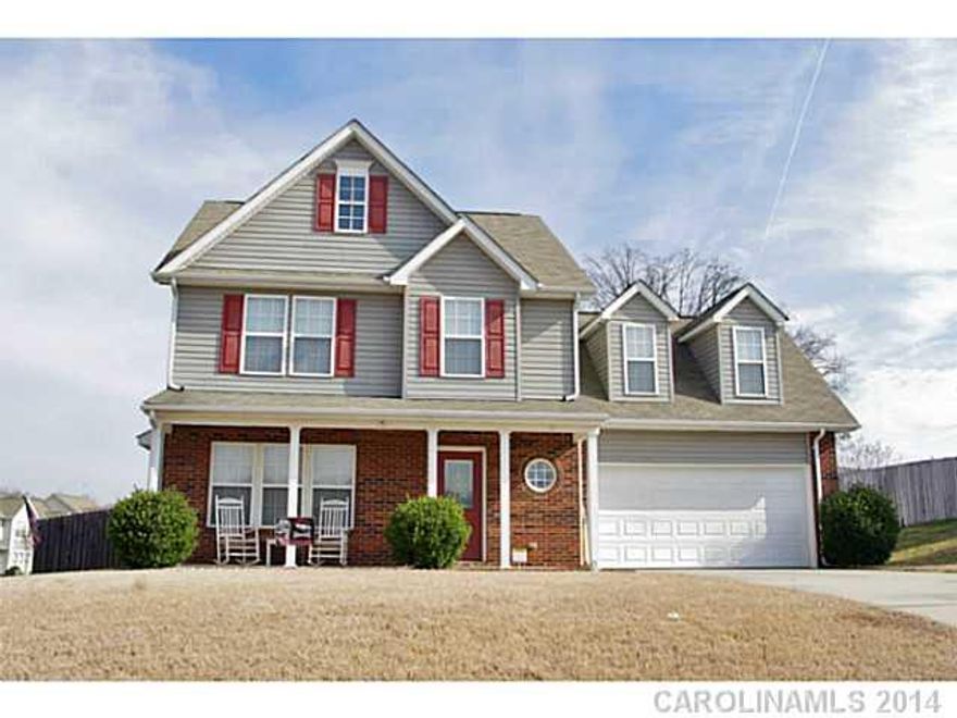 Home BACK ON MARKET!! Inspected! Quick CLOSE possible! MOVE IN CONDITION! Great Family home Fort Mill. Huge & inviting Greatroom w/cozy Frplc with  new flooring. Kit has lots of counter space w/pass-thru & Eat-in area. Lovely Formal DR! Private Master w/Trey ceiling & lrge W/I closet! Dual zone HVAC' 07! Ceramic floors in all baths! Fresh custom paint! Gorgeous fenced Backyard w/238' concrete-paver Patios on Corner lot! Tons of Storage too! Award winning schools!
Showings Start Sat. May 31st after noon.