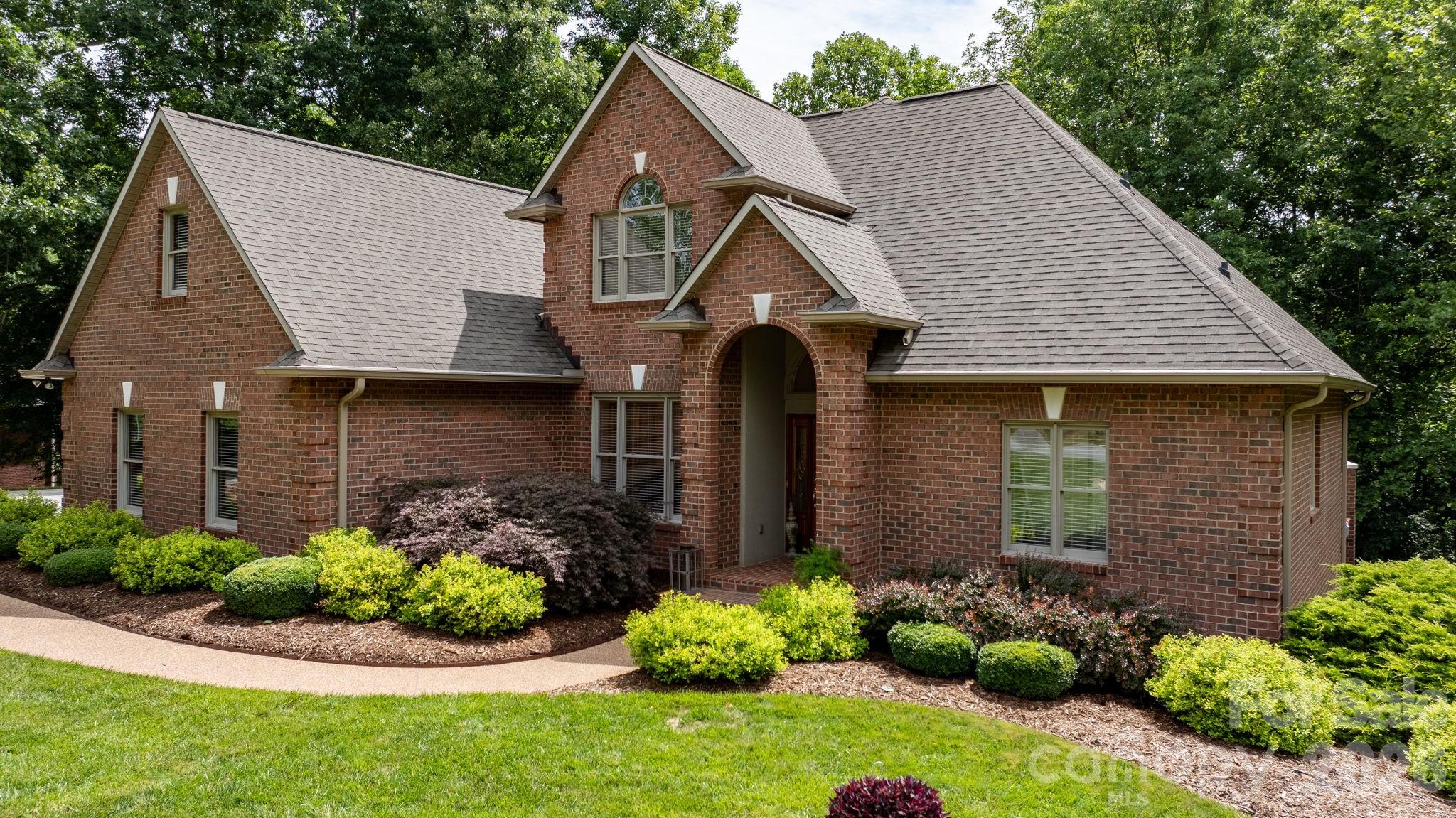 106 Oakland Court NE 9 & 10