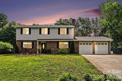 Photo of 5821 Shadow Creek Road, Charlotte, NC 28226 (MLS # 4396133)