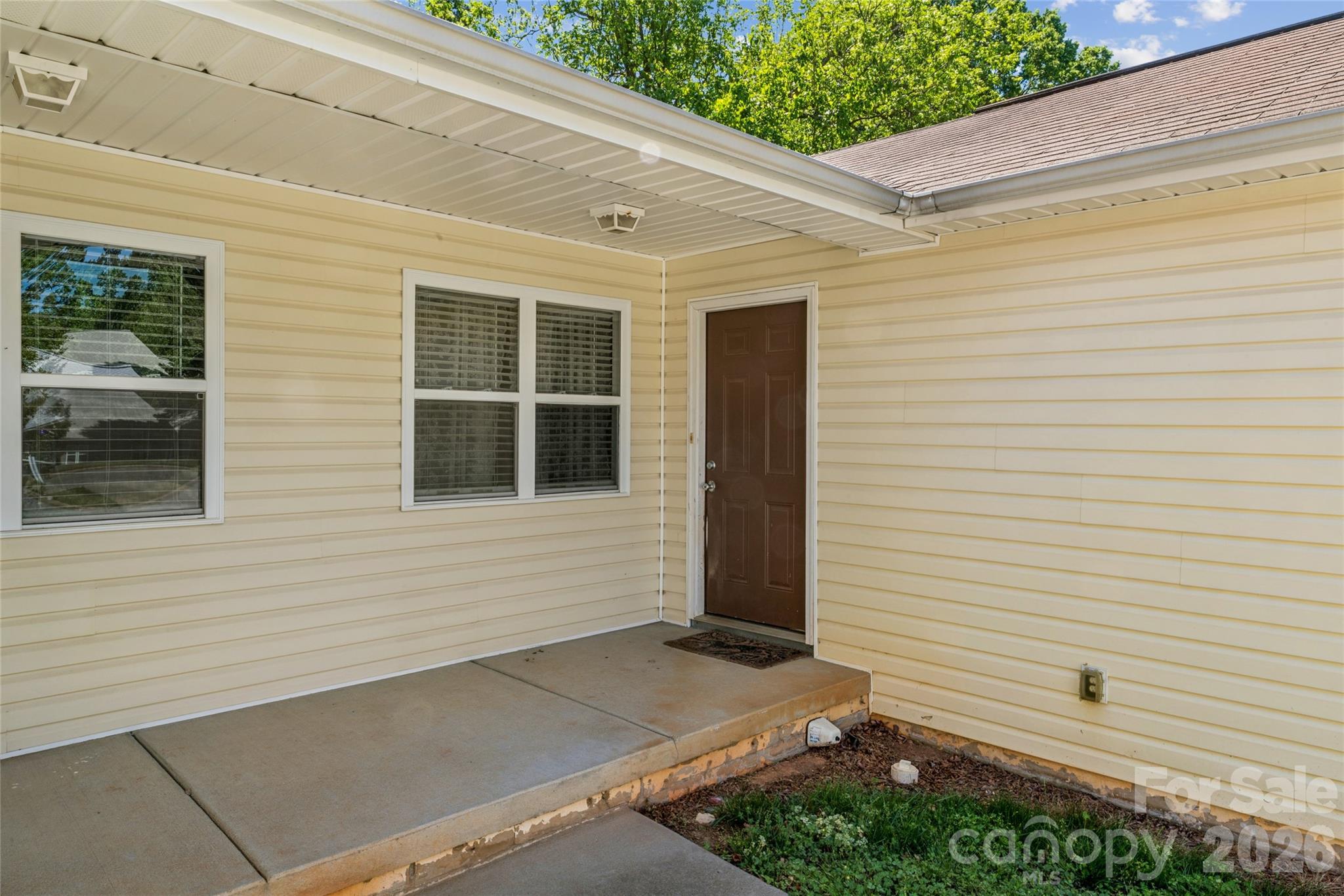 329 W Mcneely Avenue