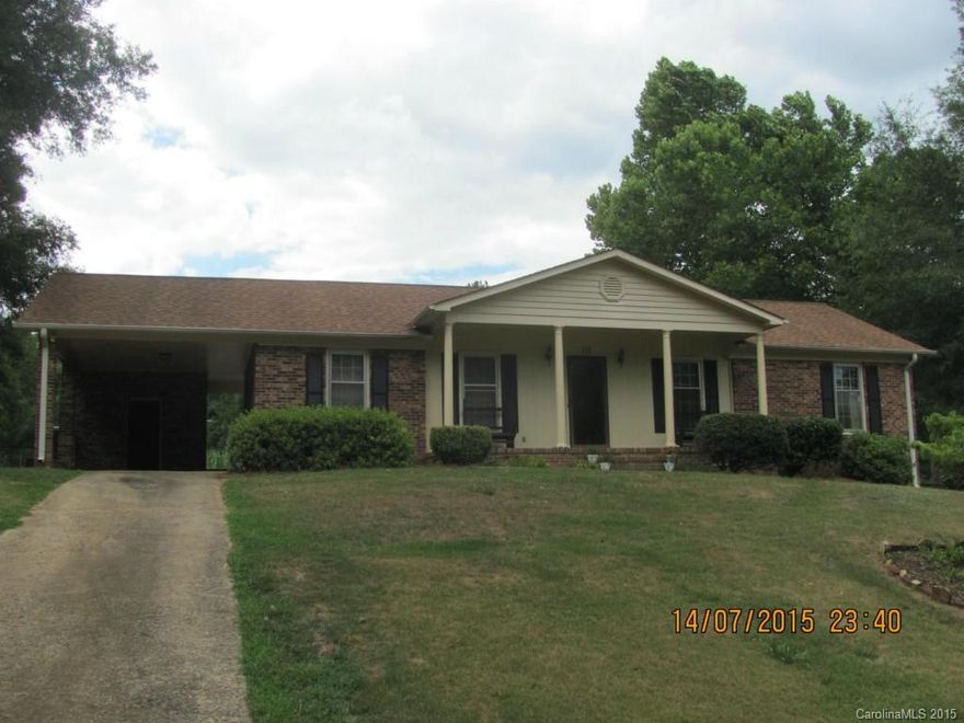 This is a beautiful all brick, 3bdr/2ba house in a great neighborhood. Attached carport (1 car), deck, fenced back yard, hardwood floors, master bedroom has walk-in, double vanity in master bath. York Schools, nice area.