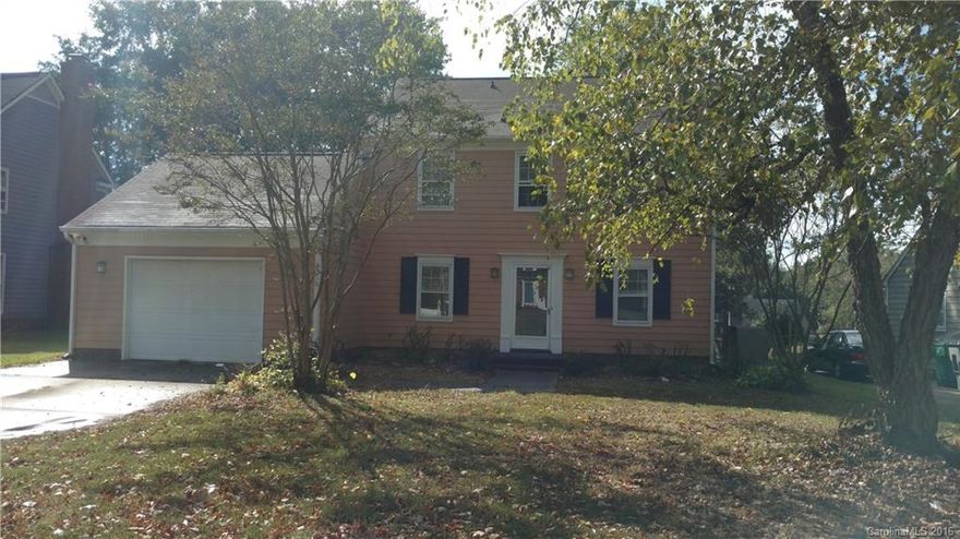 Beautiful move in ready home on cul de sac street. Fresh paint & new carpets make this home feel like new in a mature neighborhood.Granite counter tops in the kitchen with matching custom backsplash. Granite in all bathrooms. Open floor plan with all the extras! Home warranty included! Convenient location close to everything you want to do. Minutes from Uptown, shopping and restaurants. 2 story home with a 1 car garage great for entertaining guests with an open floorplan. NO HOA