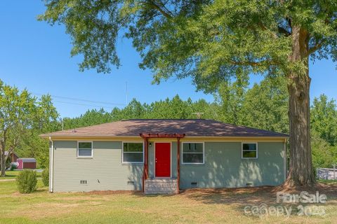 Photo of 108 S Little Texas Road, Kannapolis, NC 28083 (MLS # 4296029) Photo of 108 S Little Texas Road, Kannapolis, NC 28083 (MLS # 4296029)