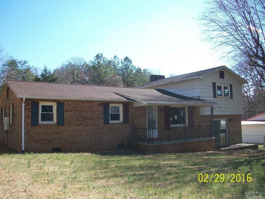 Split level style home in location close to new highway 16 and minutes from downtown Newton. 2 bedrooms on main level and upstairs a master bedroom with master bath. Den in the basement. Home needs cosmetic updating inside, a lot of sq ft for the money. Dbl carport in back and storage building. Property was built prior to 1978 and lead based paint potentially exists. Priced below tax value. Selling "as is"