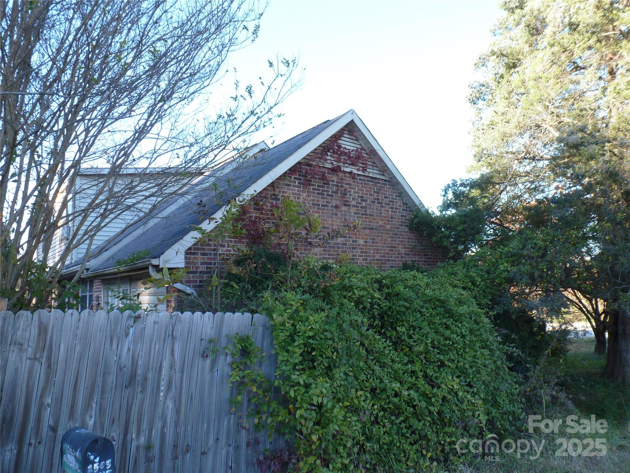 2505 Charlotte Hwy Highway