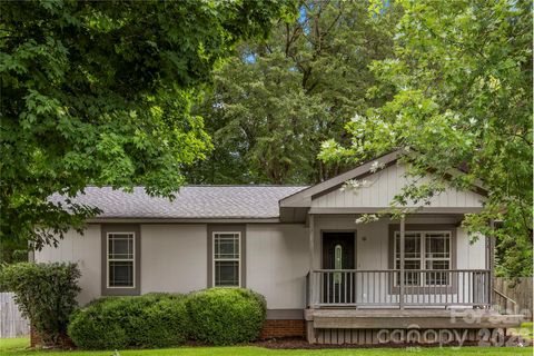 Photo of 1050 Hay Row Road, Clover, SC 29710 (MLS # 4396239)