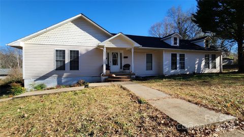 1604 4th Street NE Hickory NC 28601