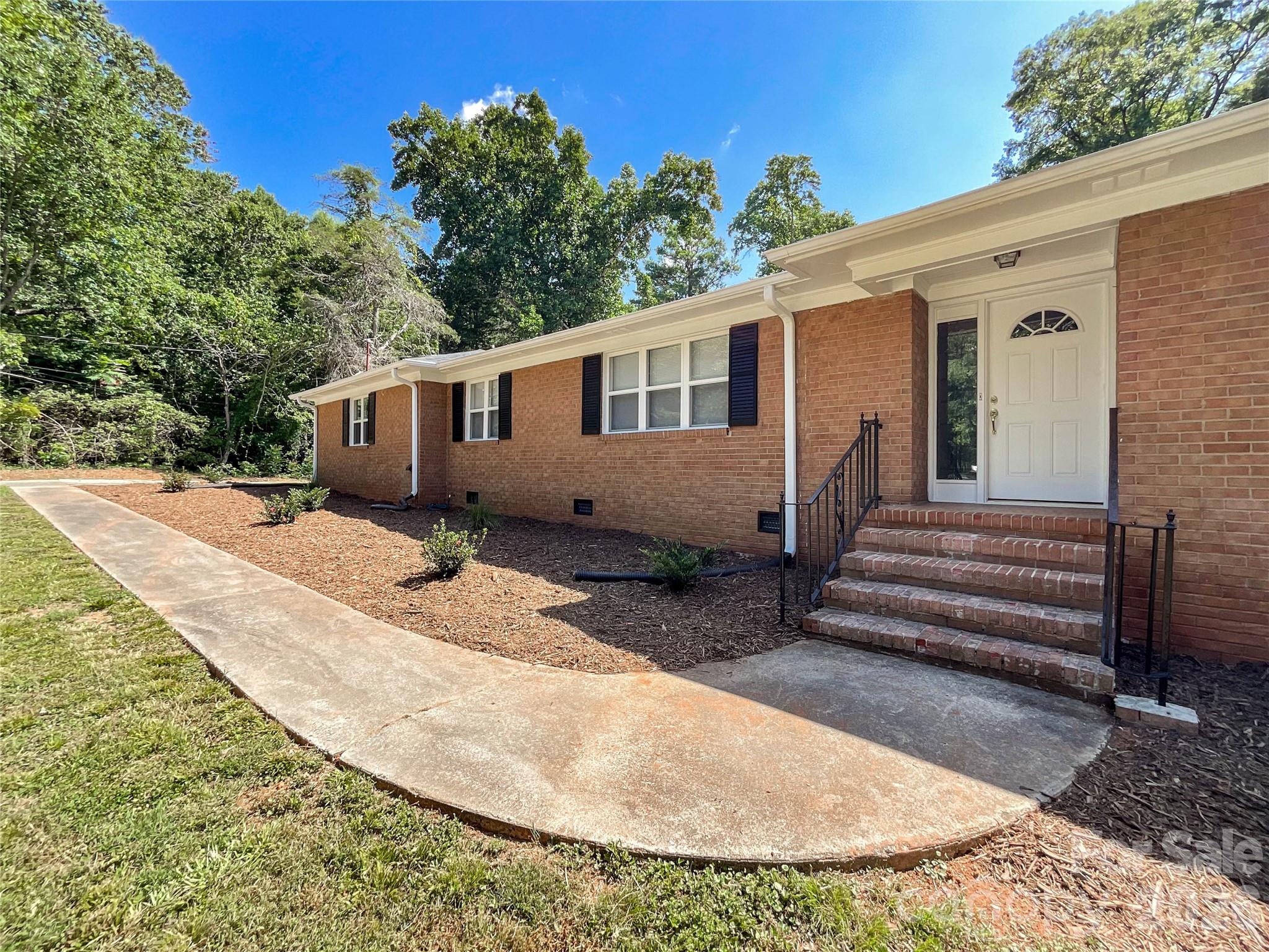 6728 Lakeside Drive