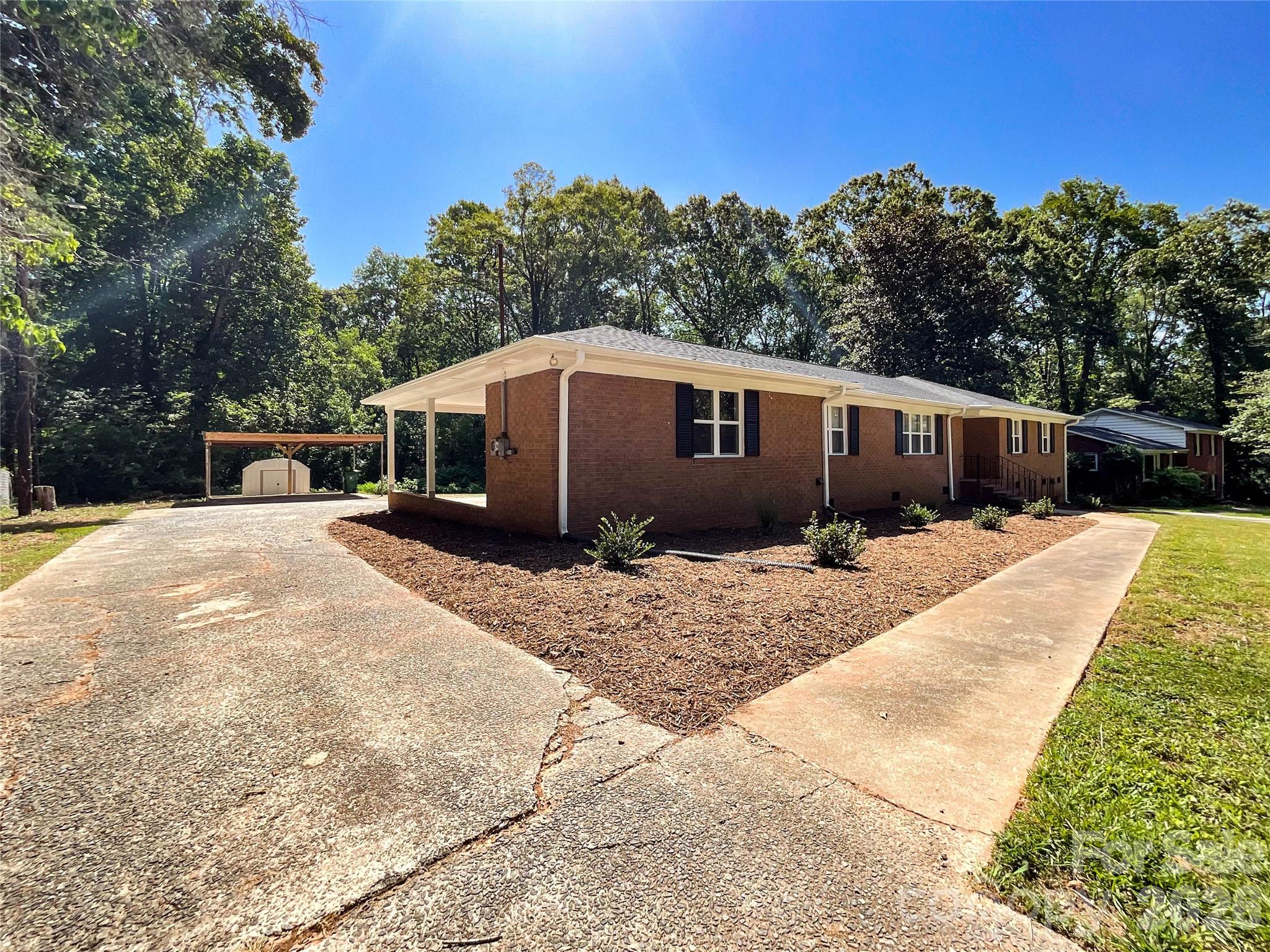 6728 Lakeside Drive