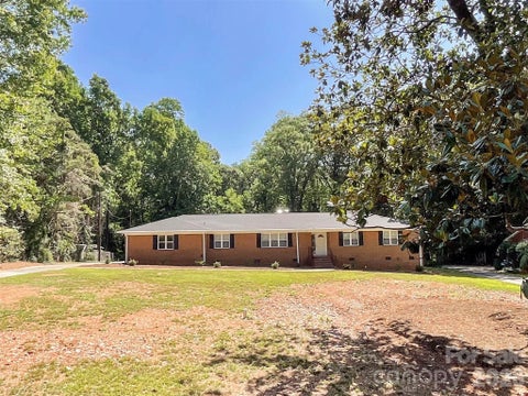 Photo of 6728 Lakeside Drive, Charlotte, NC 28215 (MLS # 4405794)