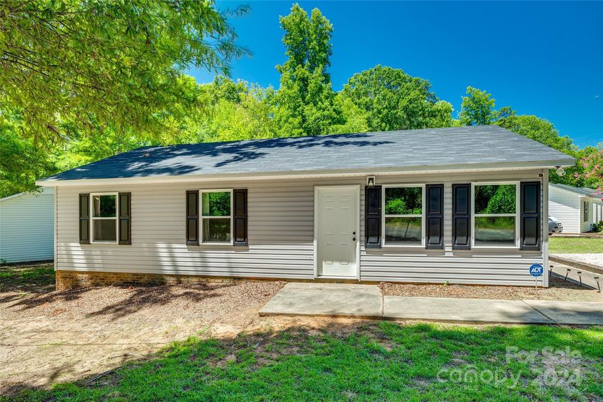 Welcome home to modern comfort in York! This tastefully remodeled home is the perfect combination of comfort and convenience. Featuring a corner lot, this HOA-free home has a new roof, all new windows, updated kitchen and bathroom. Experience the best of southern living with schools, parks, and shopping centers nearby. Schedule your private showing today!