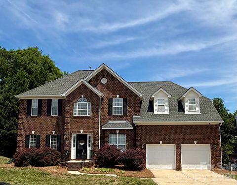 Photo of 117 Mark Twain Court, Mount Holly, NC 28120 (MLS # 4380396)